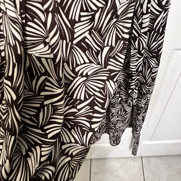 EUC Brown and White Print Wrap Dress Large - Picture 4 of 4